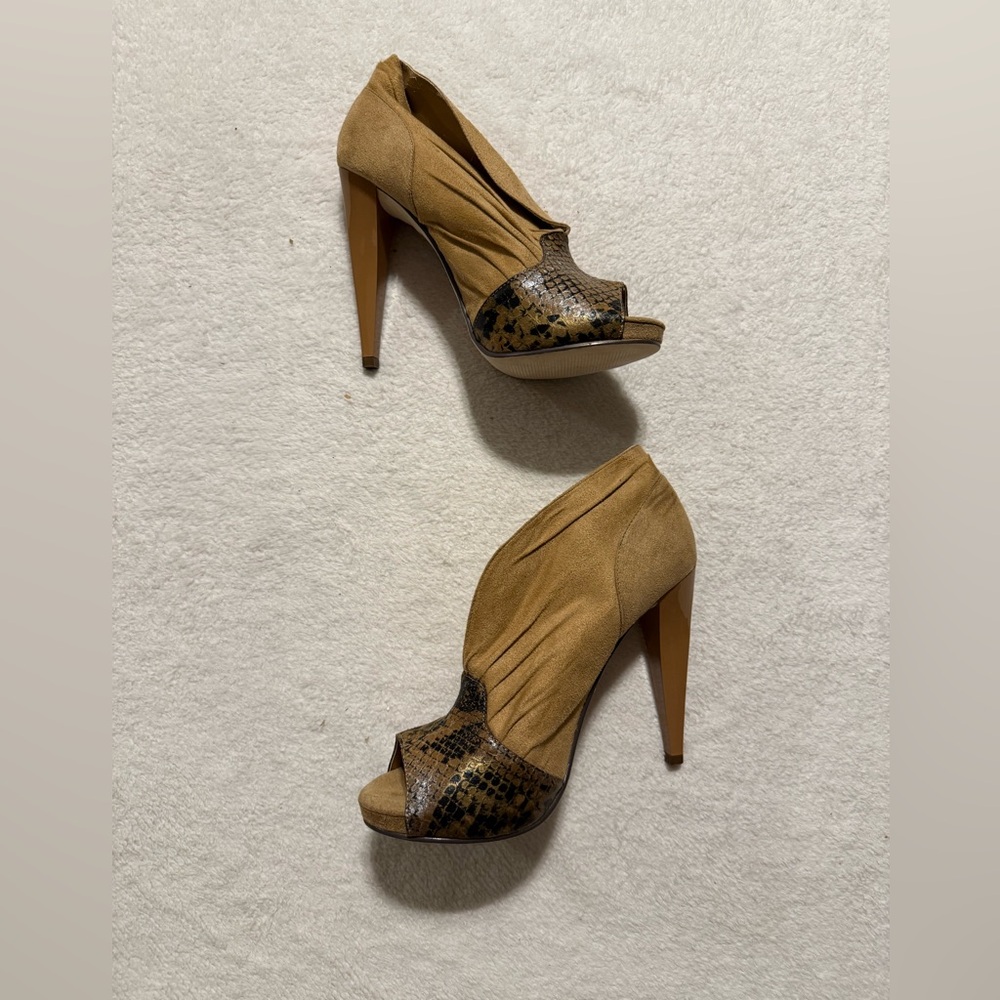 Michael Antonio Women’s Tan and Brown Peep-Toe Heels Size 10